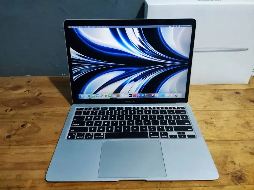 Macbook Air M1 RAM 8GB SSD 256GB Silver Fullset Bekas ibox