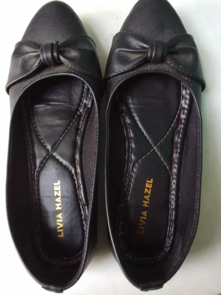 sepatu warna hitam