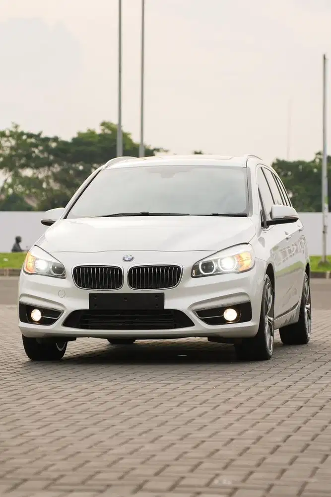 Langka! BMW 218i Gran Tourer Panoramic 2016