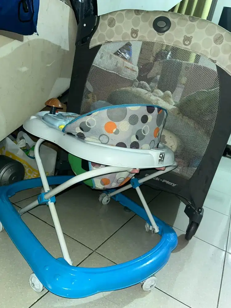Baby box graco free baby walker