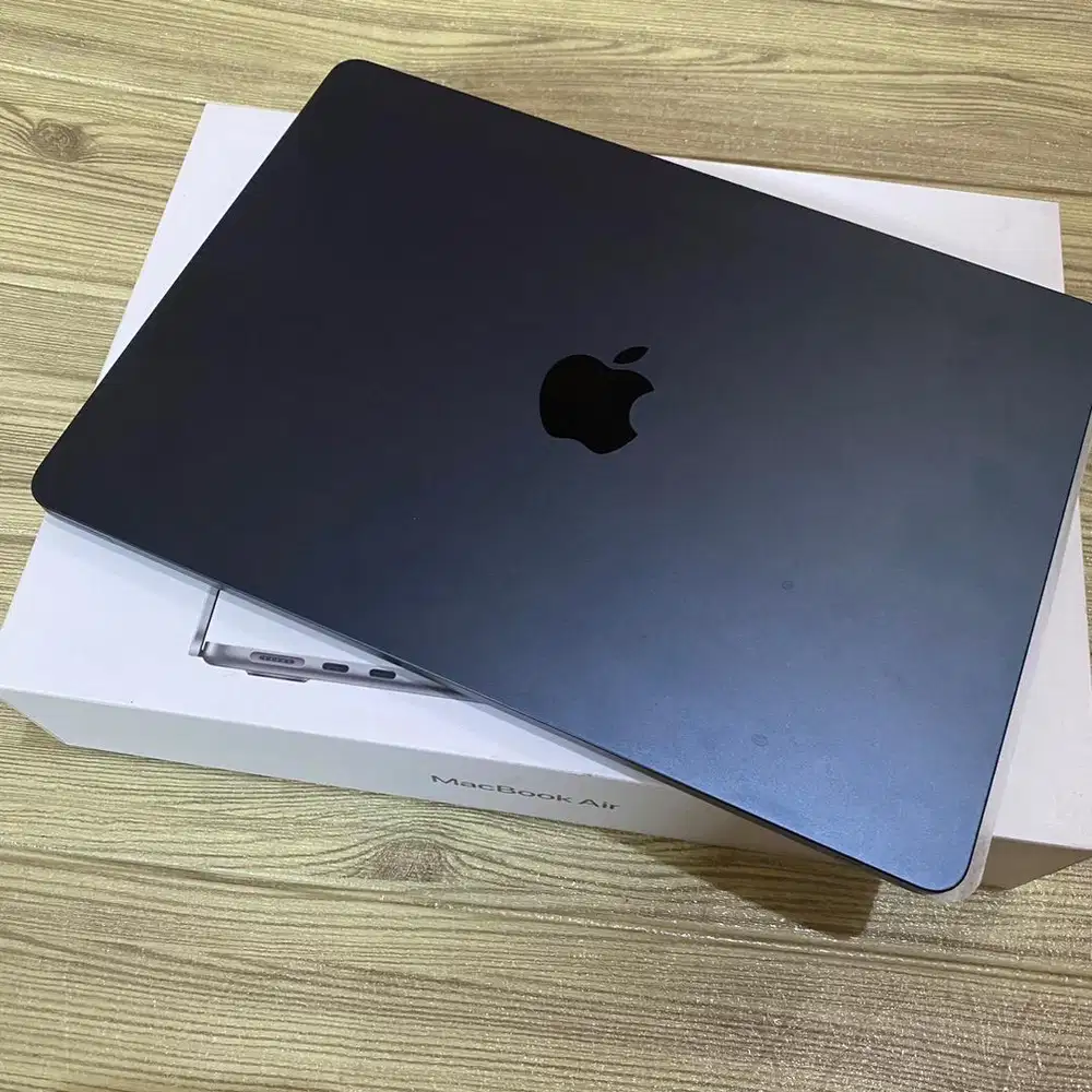 Macbook air M2 Fullset ori Like new Bisa COD