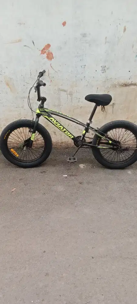 Sepeda bmx aviator AT8866