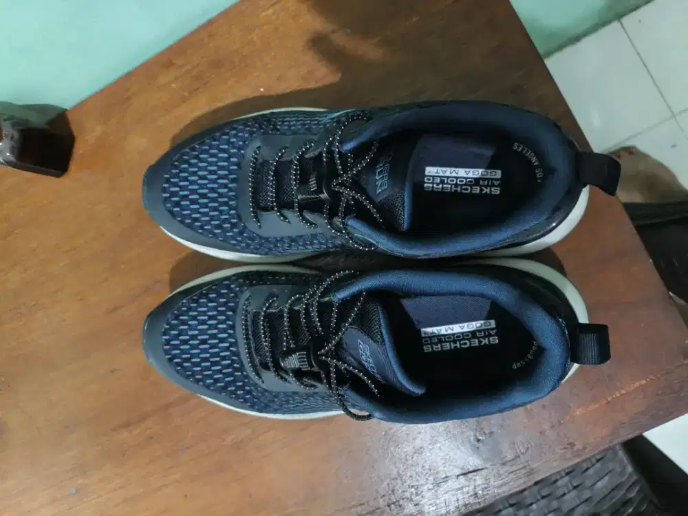 Sepatu Skechers Max Cushioning hyperburst Bekas/second Navy