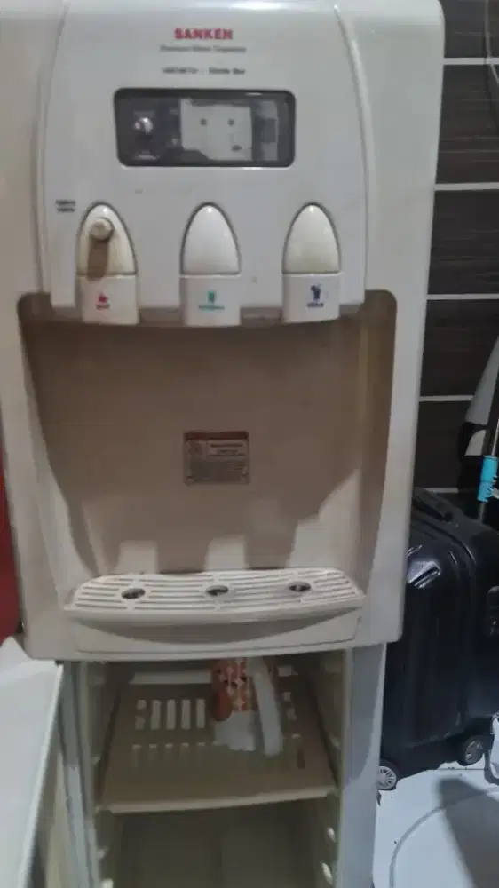 Dispenser sanken galon atas air bisa cold (ada freon),normal,Panas