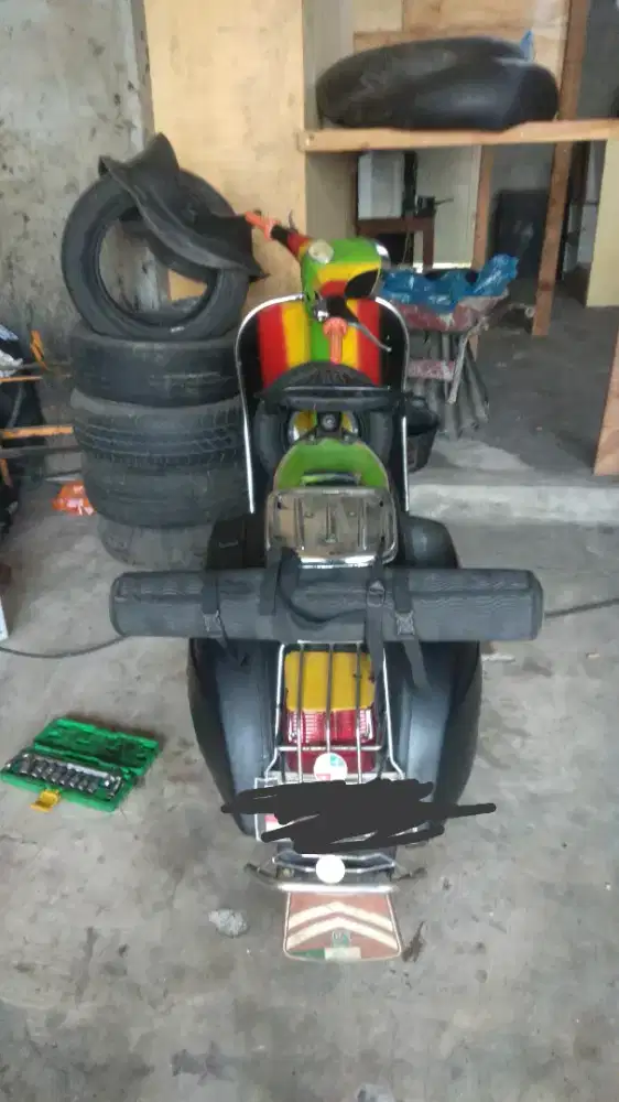 Di jual vespa super tahun 76..
