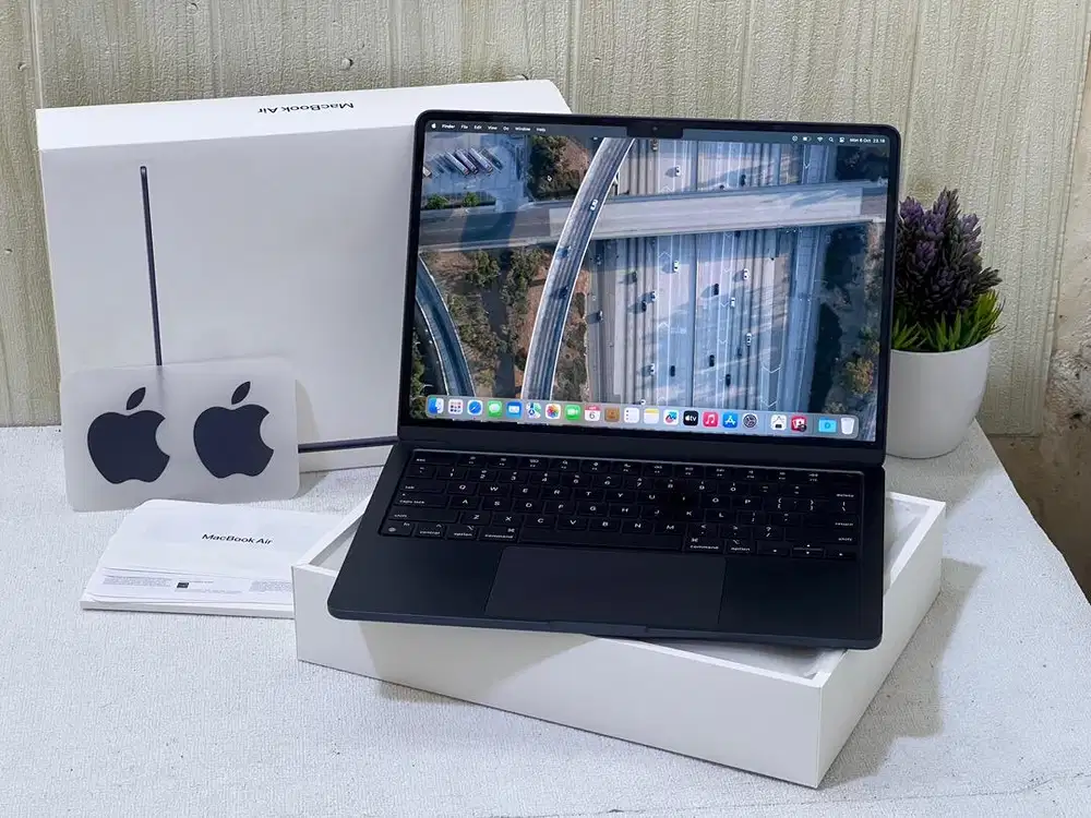 MacBook Air M3 2024 8/256 GB Resmi IBox BH 100% Mulus Like New