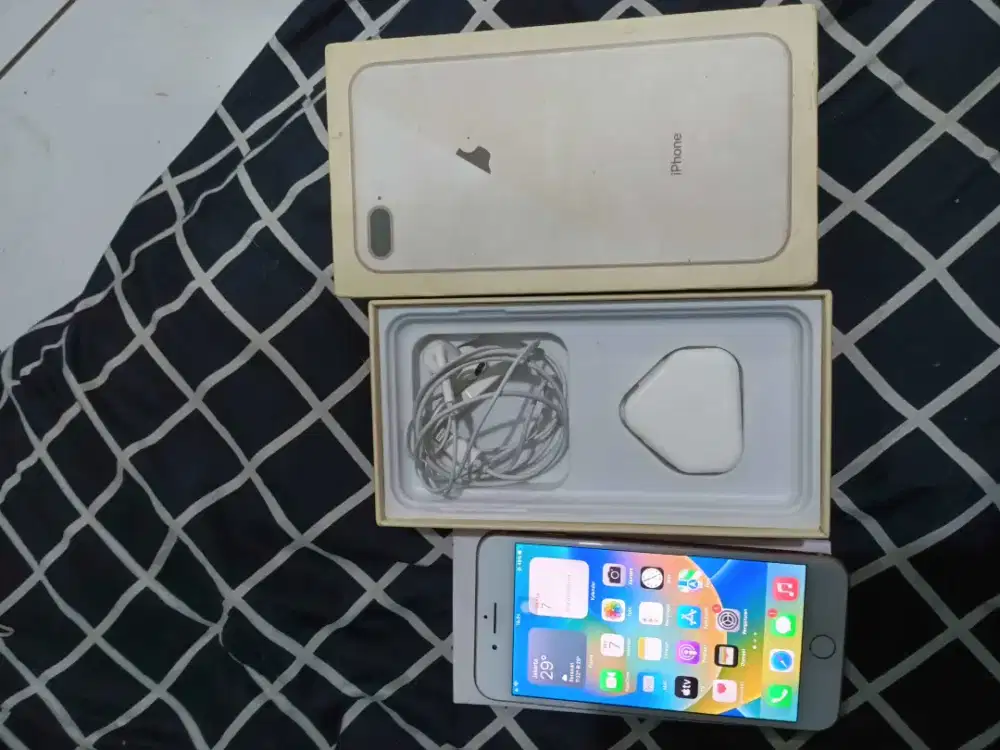 iPhone 8 plus 64gb ,bh 70% , all operator , fullset