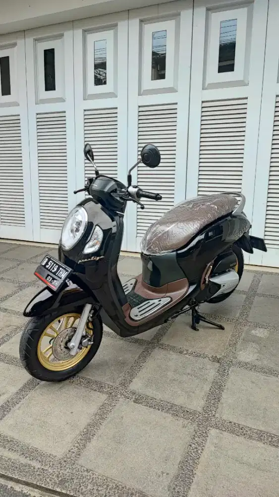 SCOOPY PRESTIGE KEYLESS 2021 BLACK GOLD ISTIMEWAH