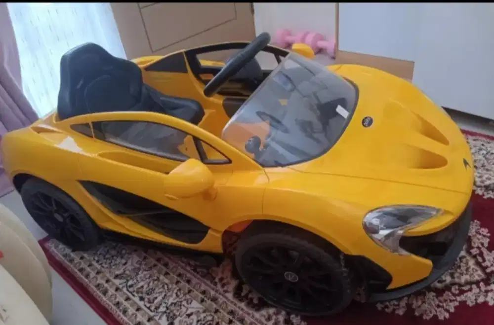 Mainan mobil mclaren