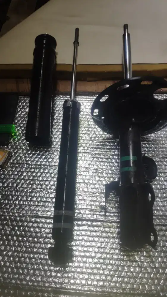 jual shockbreaker depan dan belakang Toyota Vellfire 2013