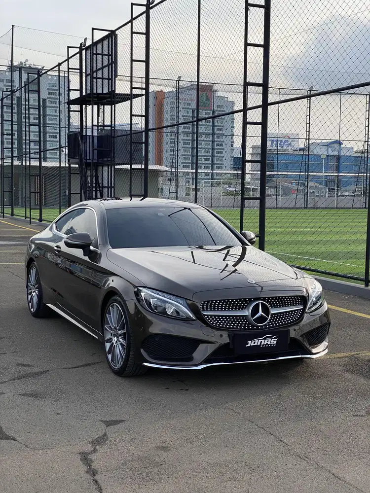 MERCY C300 AMG COUPE 2018 LOW KM !!