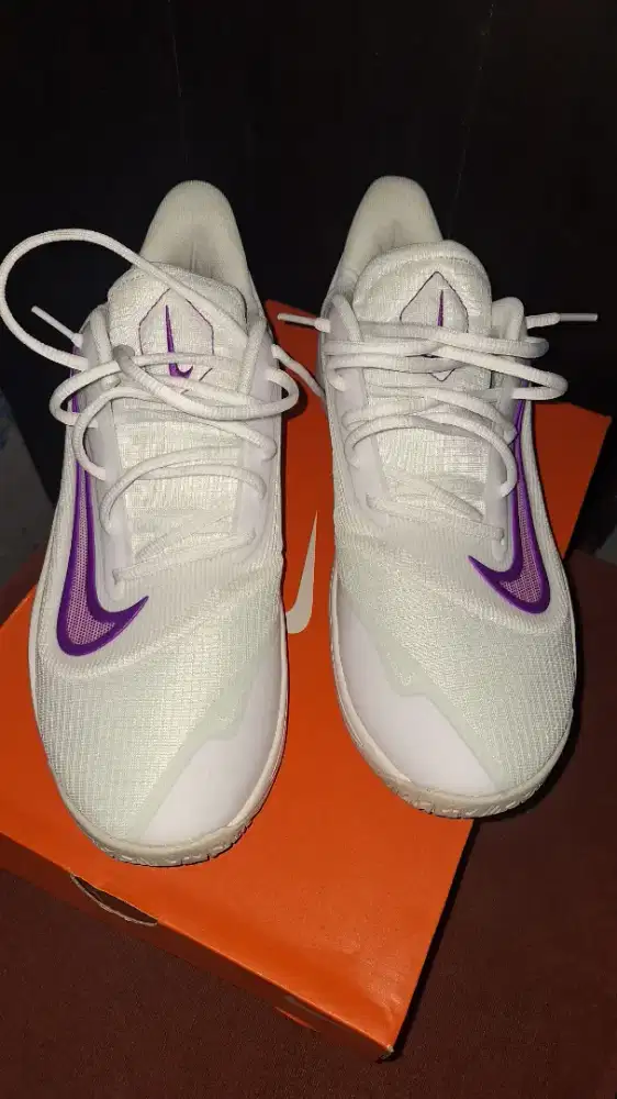 SEPATU BASKET NIKE PRECISION 7 & COMPRESSION PANTS