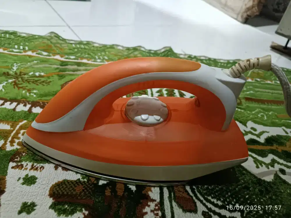 Setrika Cosmos cis 418 bekas mulus