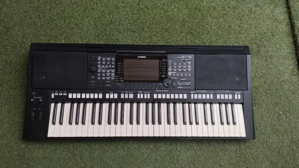 YAMAHA PSR - S775