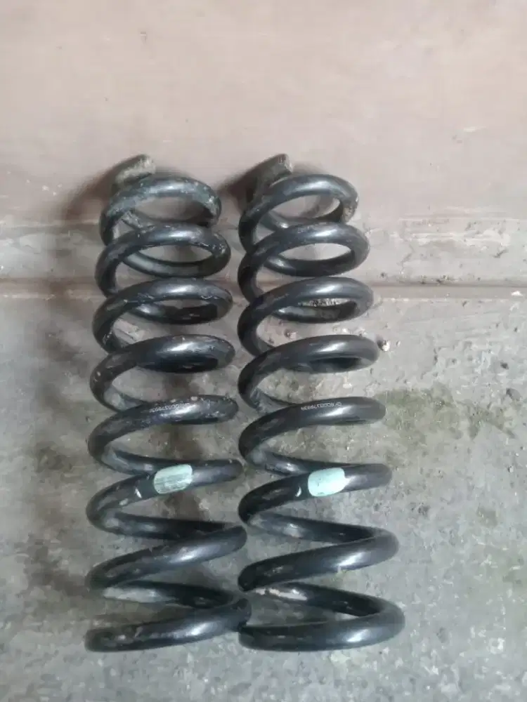 Per depan Toyota Hilux (ORI)