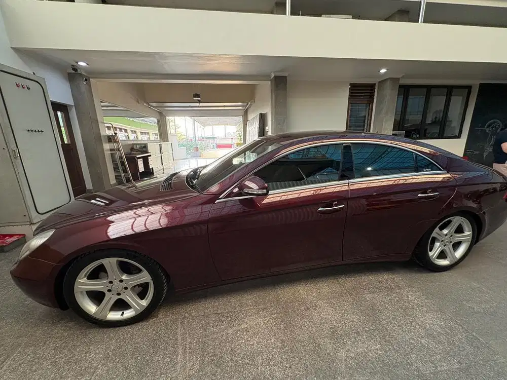 Mercedes CLS500 km rendah