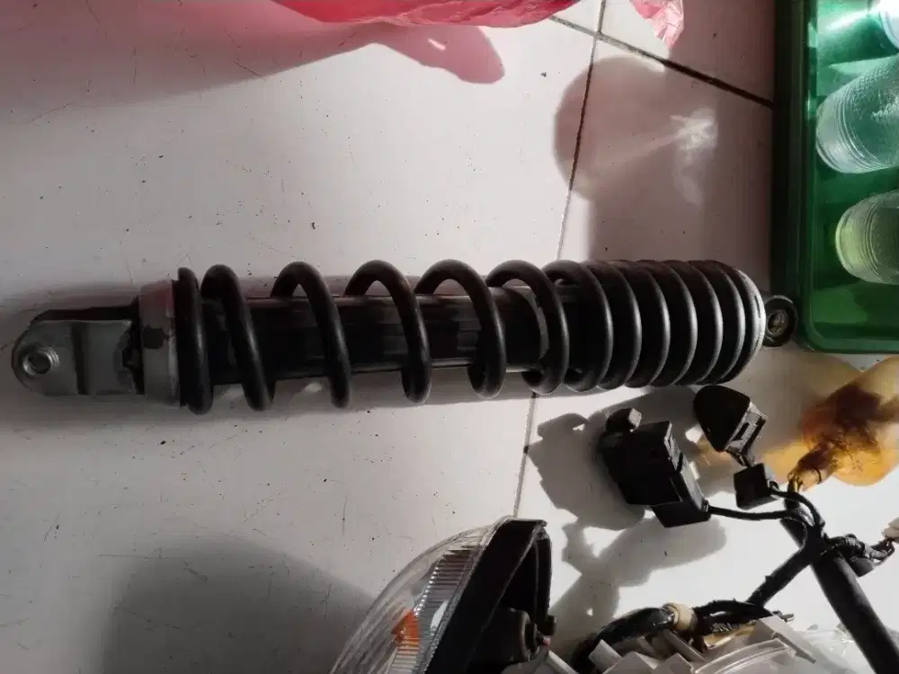 Shock belakang copotan honda matic kecil