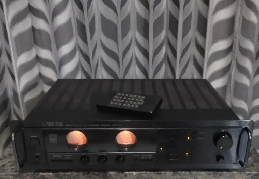 Carver CM-1090 Sonic Holography Integrated Amplifier (made in USA)