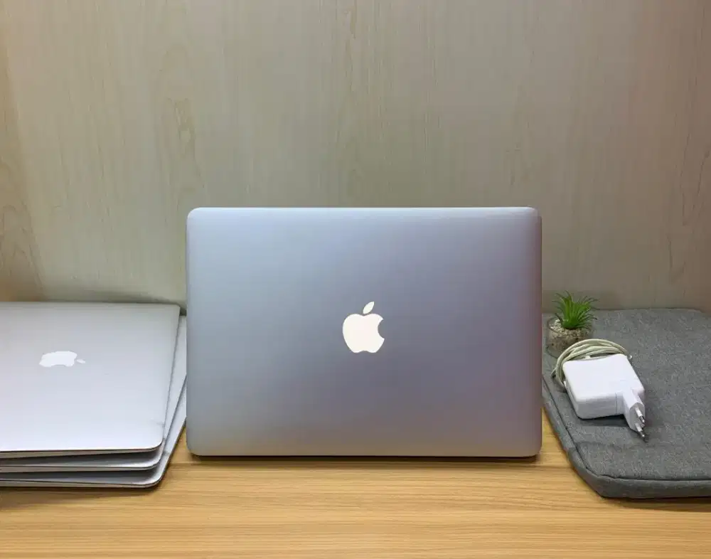 MACBOOK AIR 13 INC CORE I5, LENGKAP TAS, OFFICE ORIGINAL, GARANSI.