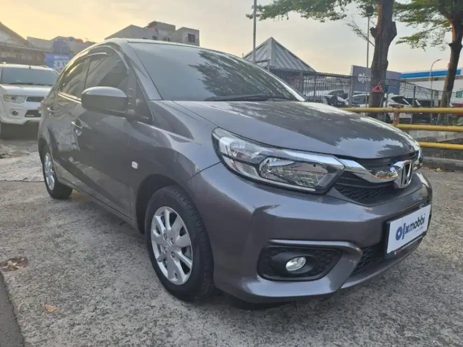 DP MURAH Honda Brio Satya 1.2 E Bensin-MT 2022 Abu-Abu CDFUB