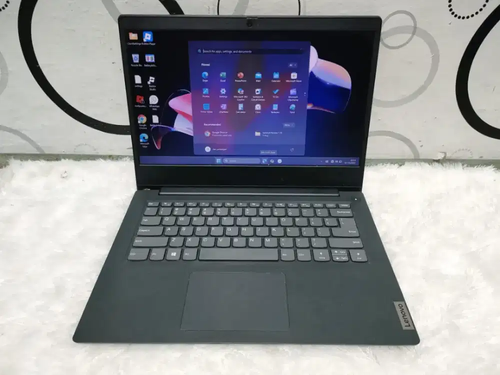 Laptop Lenovo Ideapad SLIM 3 -CELERON -SSD 256GB -4GB -MULUS 97%