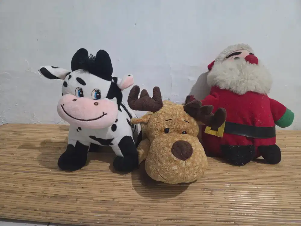 Boneka ukuran sedang