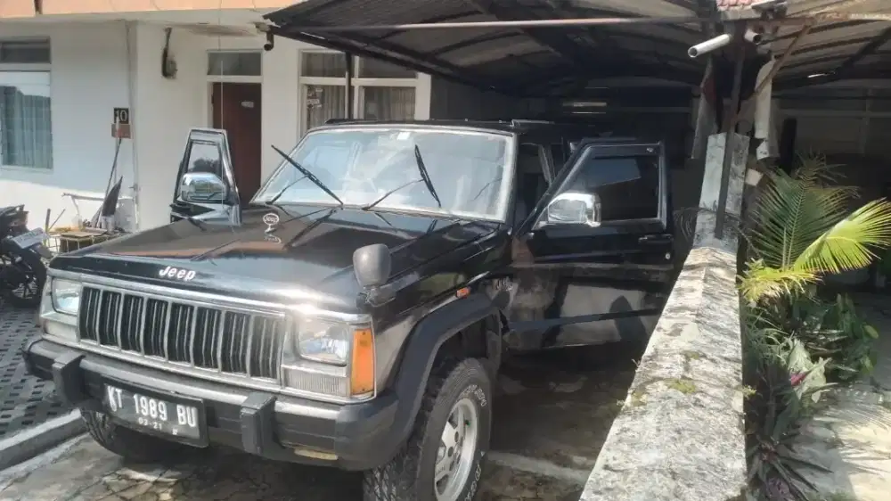 Jeep Cherokee Sport MT Tahun 1994 Bensin