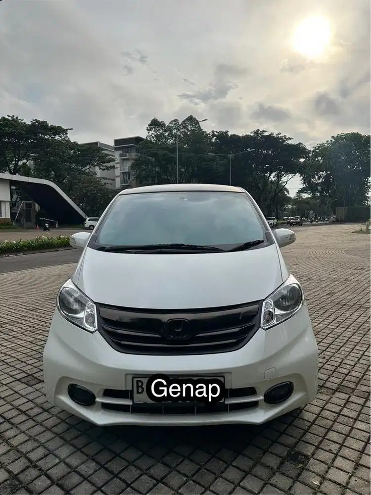 Honda freed istimewa