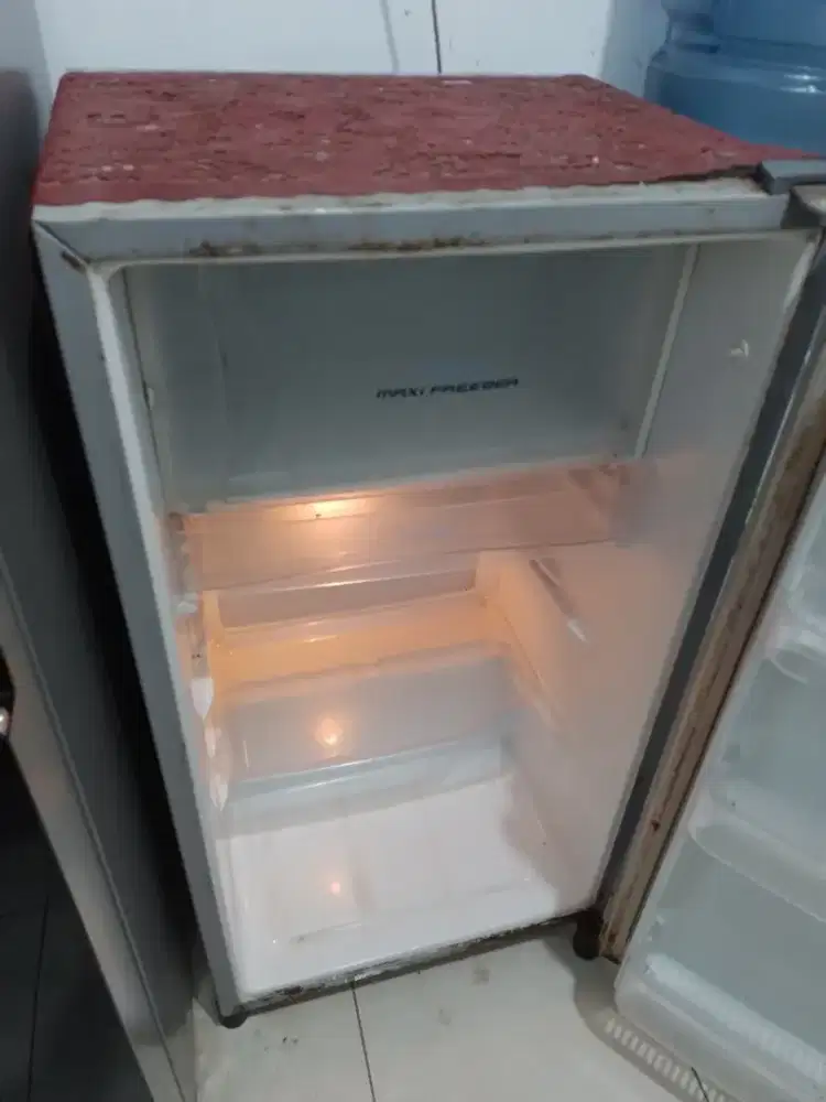 dijual murah kulkas second merk toshiba glacio