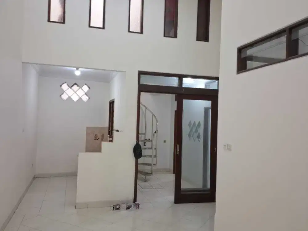 Di jual rumah di taman Kopo indah 3