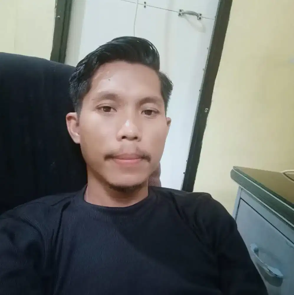 Cari pekerjaan,supir+bantu bersih2 rumah juga bisa