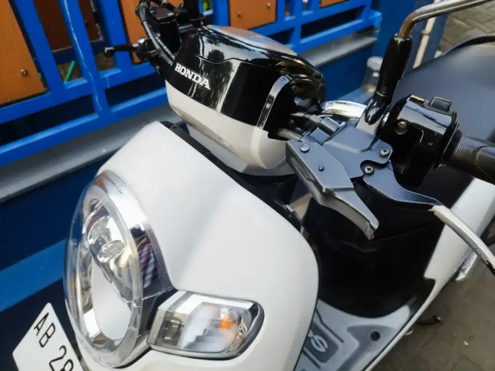Scoopy 2017 Putih
