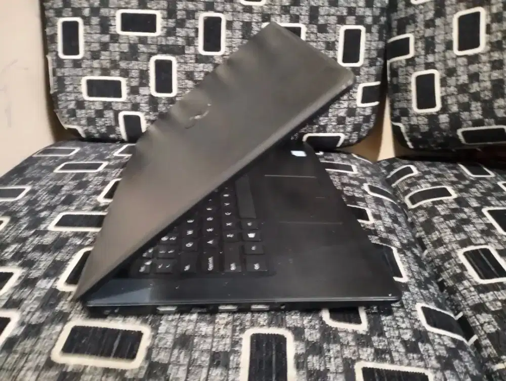 Dell Vostro 14 core i5 gen 10/RAM 8 SSD 512 nvme/dual VGA