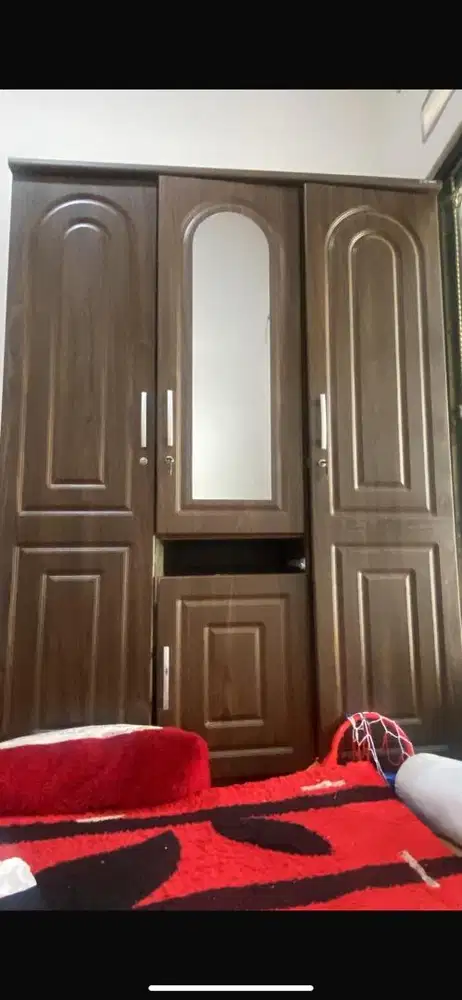 Lemari pakaian 3 pintu