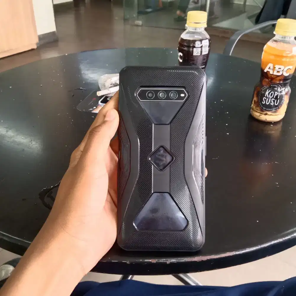HANDPHONE XIAOMI BLACK SHARK 4 8/128