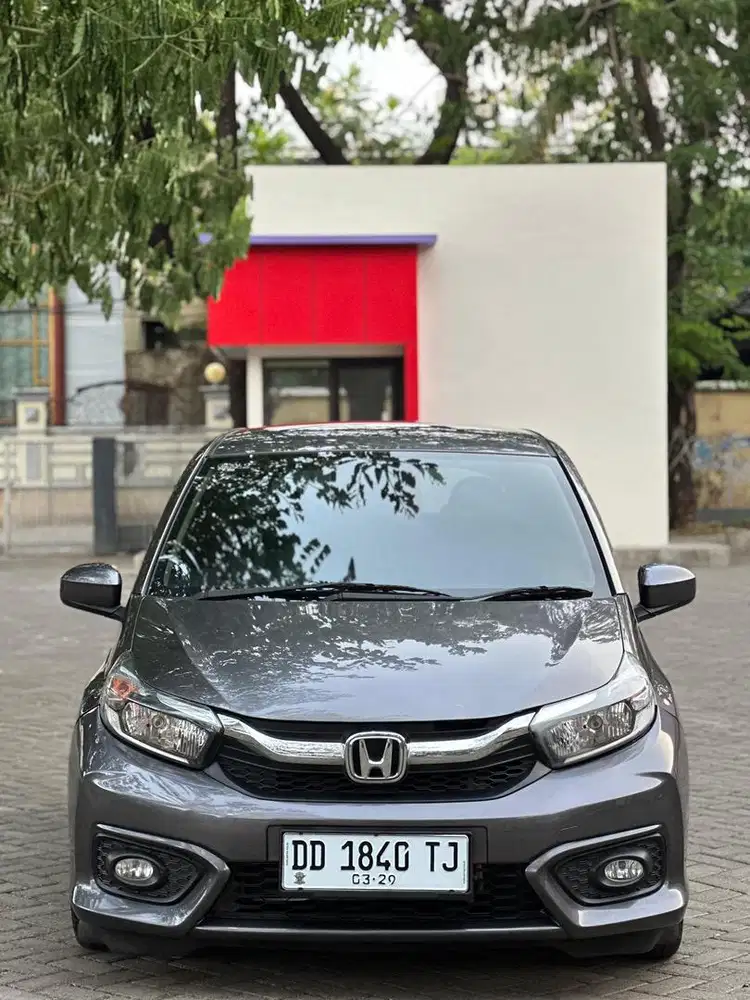 Di jual santai honda brio satya e metic