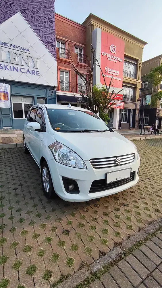 SUZUKI ERTIGA KESAYANGAN ISTIMEWA KM 70.xxx (slow going)