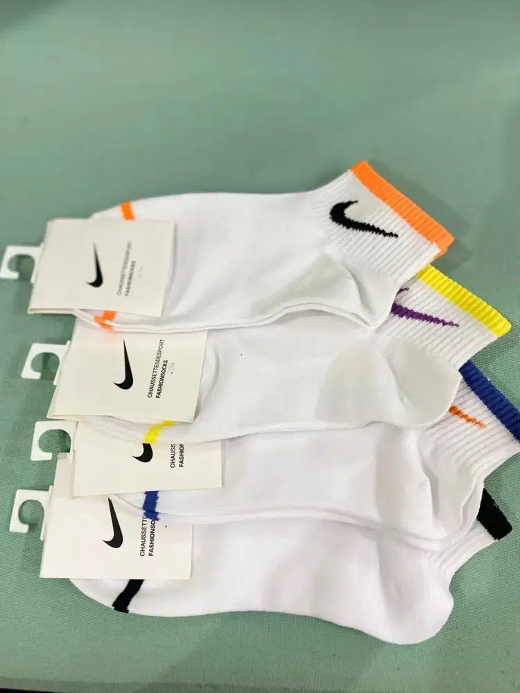 Sold Kaos kaki nike kondisi baru