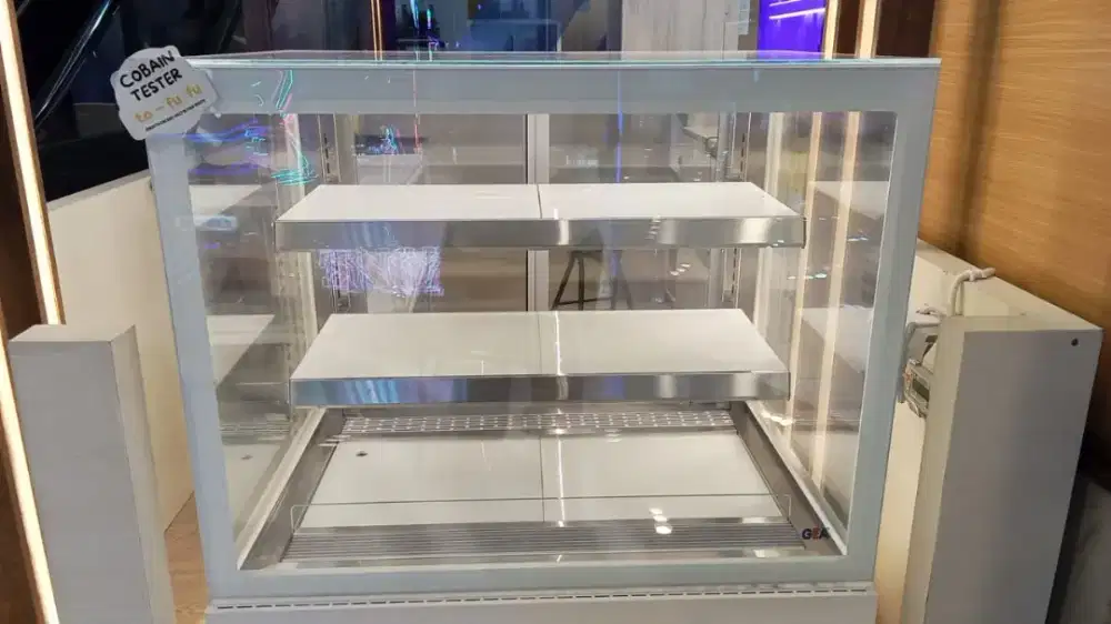 Showcase Cake Merk GEA MR730V