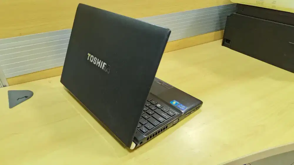 Laptop Notebok i5 Toshiba Dynabook R731/E
