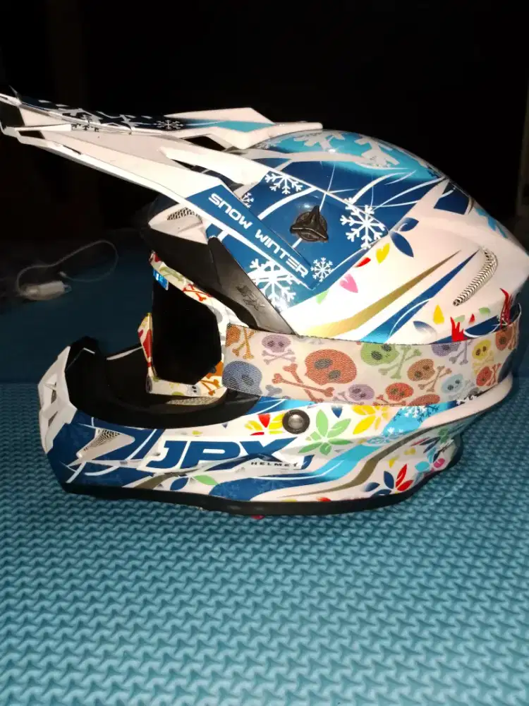 Jual helm masih baru masih bagus