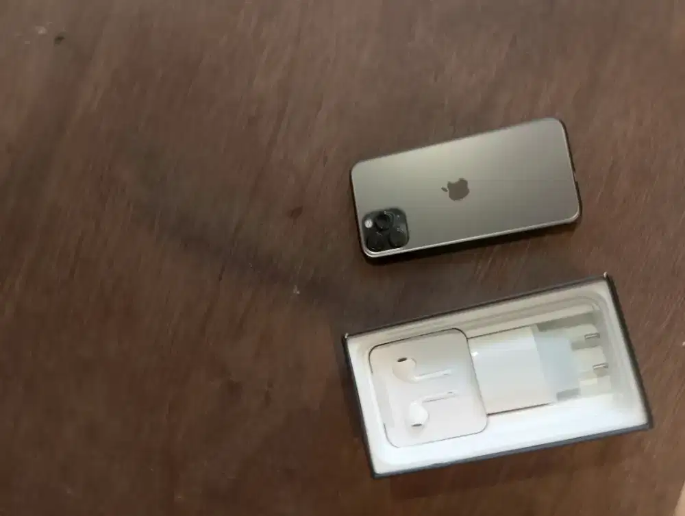 Iphone 11 pro max 256gb siap di gunakan