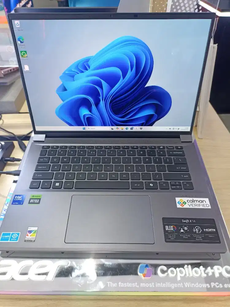 Laptop Acer Swift Edge SFE14-51AT