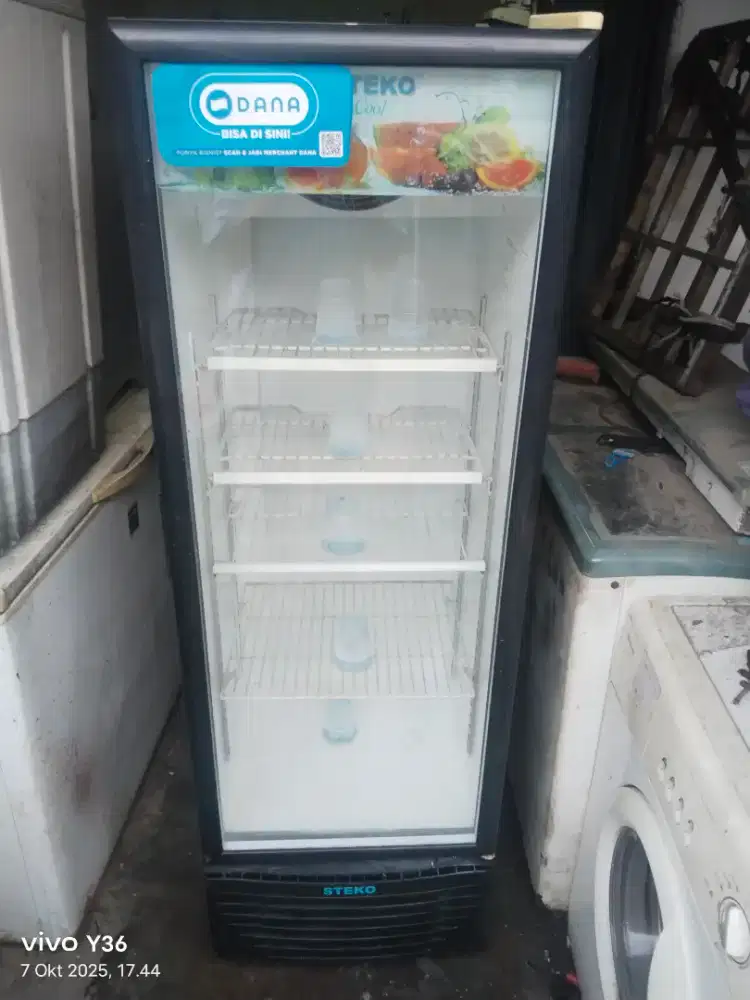 Di jual cepat showcase steko 4 rak no frost
