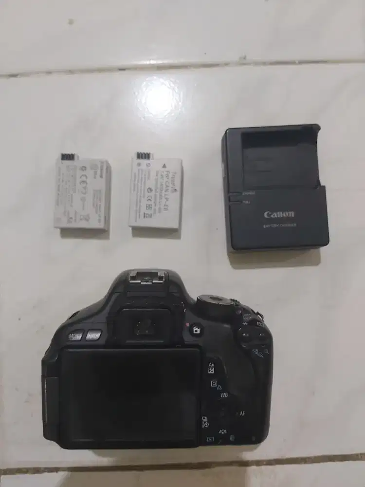 Camera Canon 600D Body Only BO batt 2