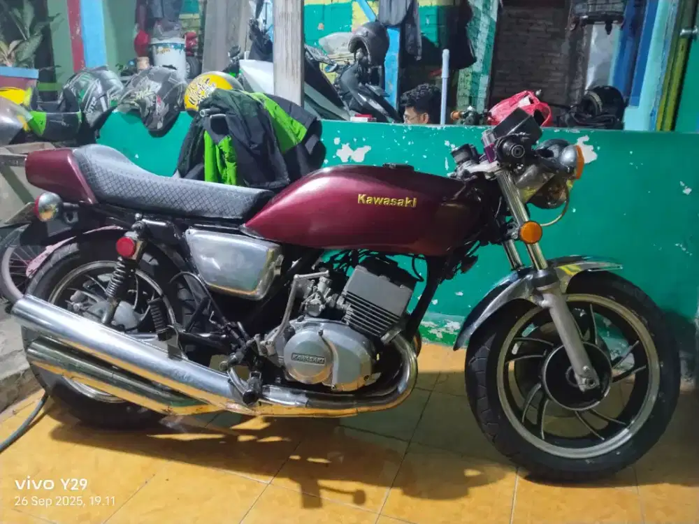 Caferacer Kawasaki KH400 TH76