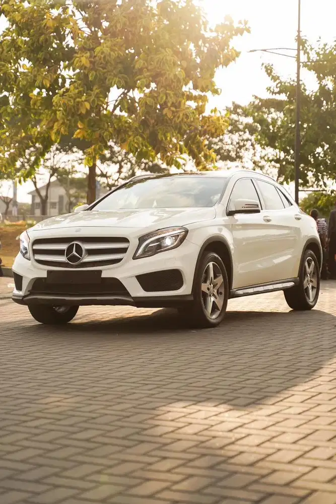 MERCEDES BENZ GLA 200 AMG mobil pribadi