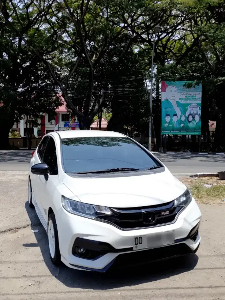 Honda Jazz GK5 RS CVT Tahun 2019 warna Putih