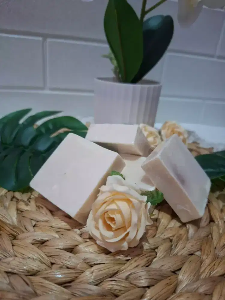 Herbal soap goat milk Dan colagen, arang / choarcol, kunyit Dan madu
