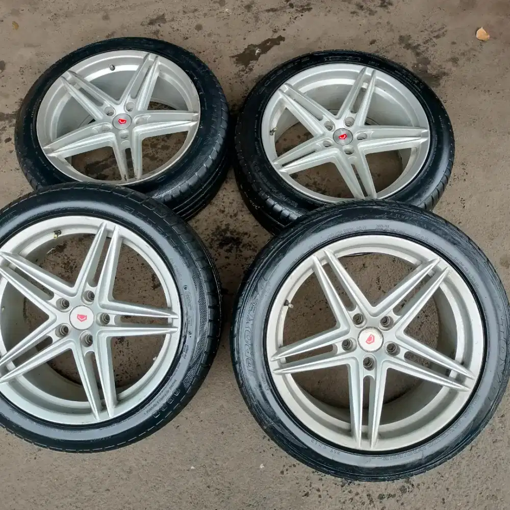 Velg Vossen ring 18 pcd 5x114,3 ban 225/50 R18 Innova camry